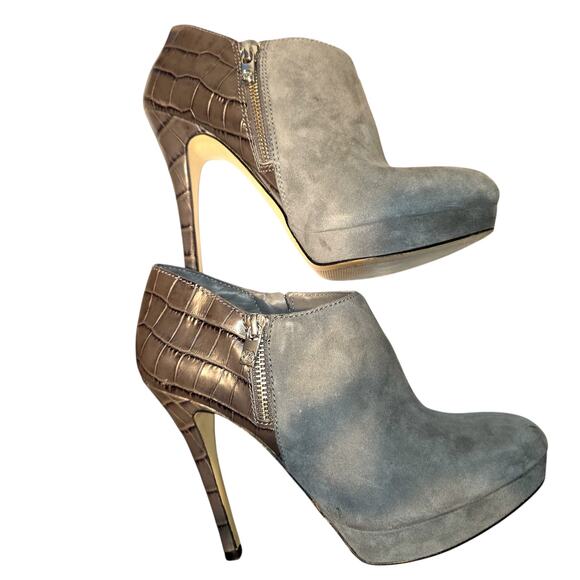 Michael Kors 8.5 Gray Women's Chelsea Ankle Boots 5 Inch Heel 8 1/2 M Shoes - Picture 2 of 9